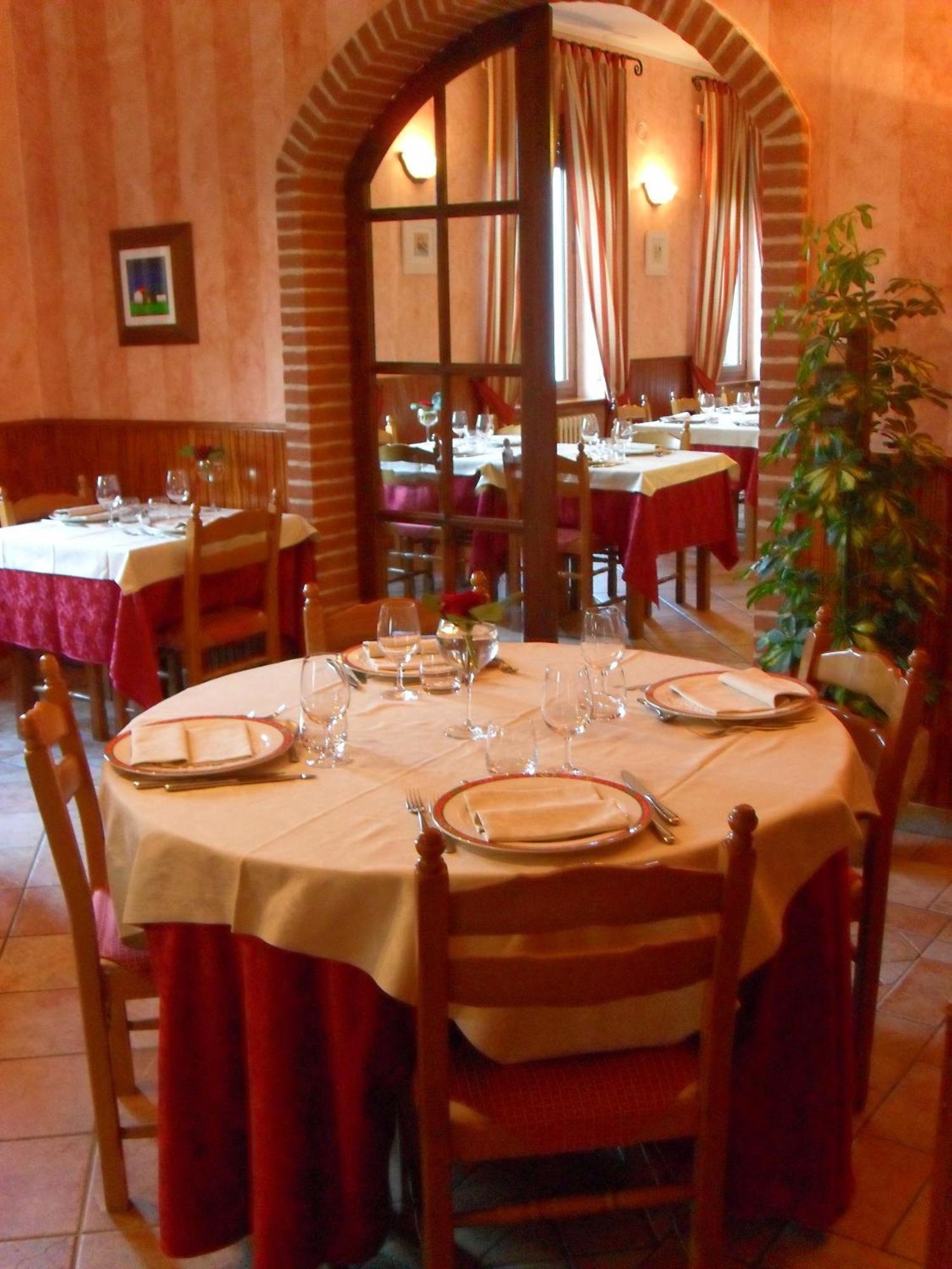 Ristorante Albergo Da Maurizio Cravanzana Exterior photo